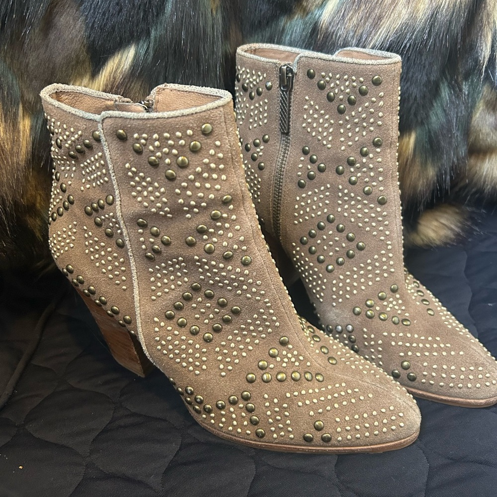 Donald J Pilner Ankle Booties